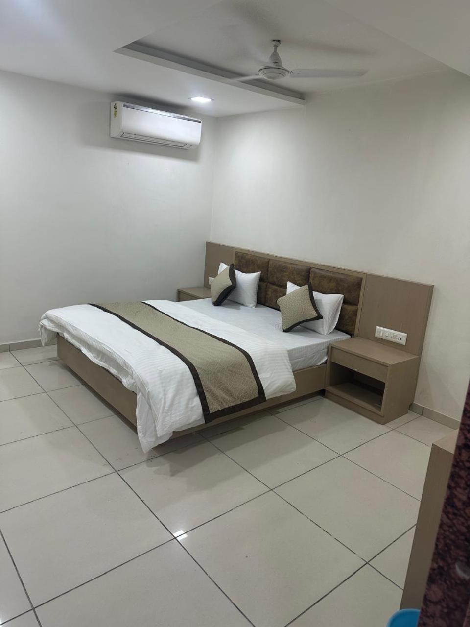 Hotel Nest View 阿穆达巴 外观 照片