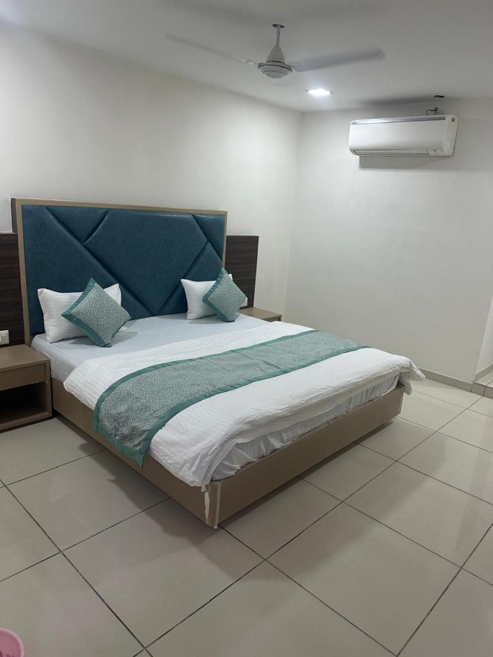Hotel Nest View 阿穆达巴 外观 照片