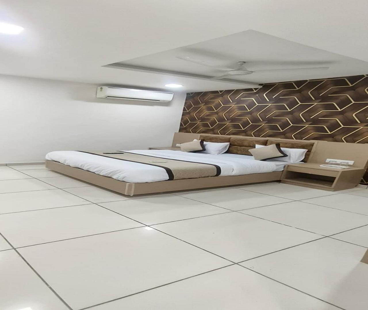 Hotel Nest View 阿穆达巴 外观 照片