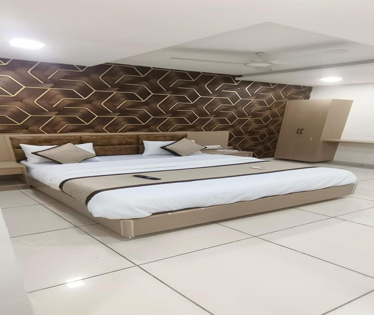 Hotel Nest View 阿穆达巴 外观 照片