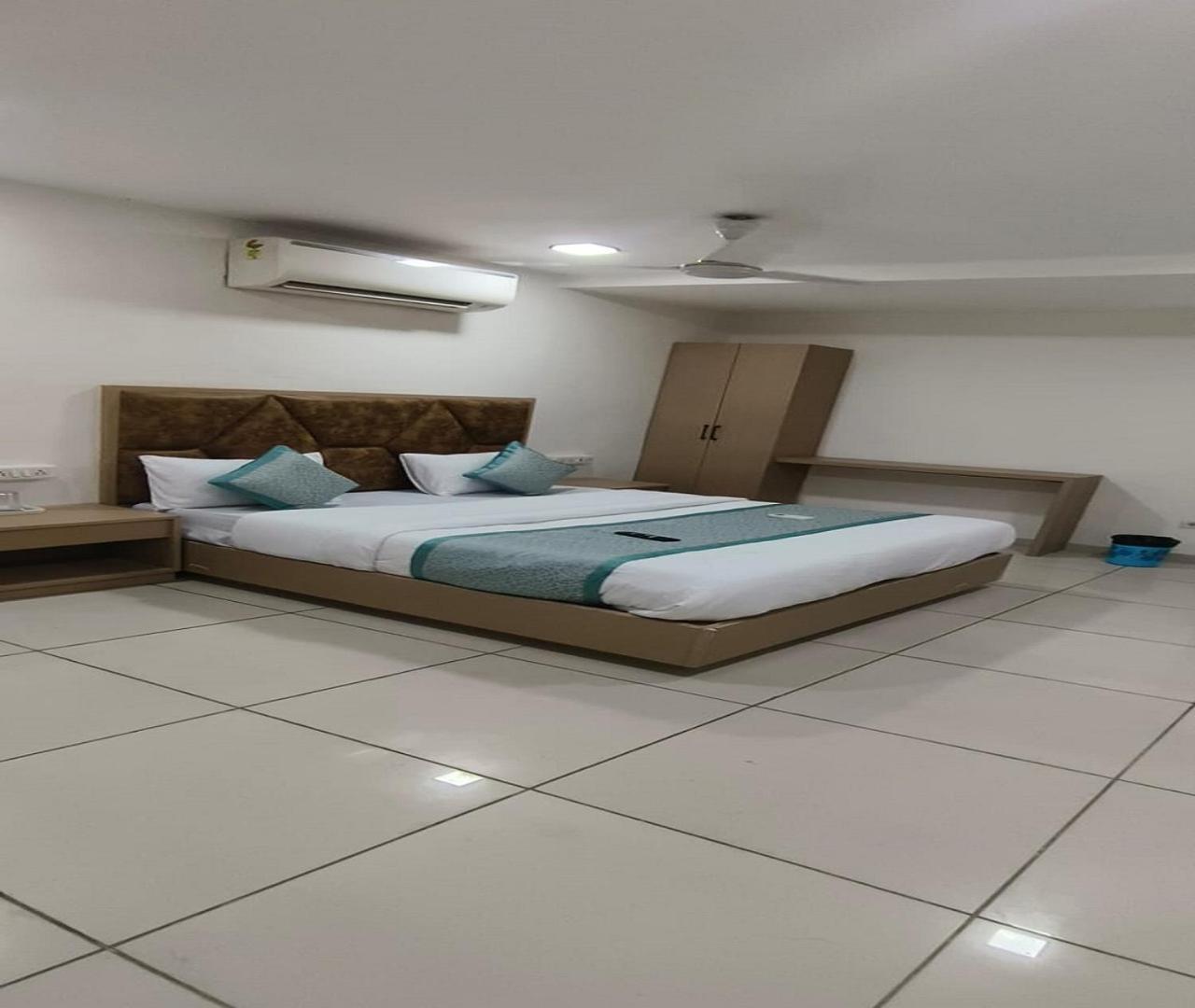 Hotel Nest View 阿穆达巴 外观 照片