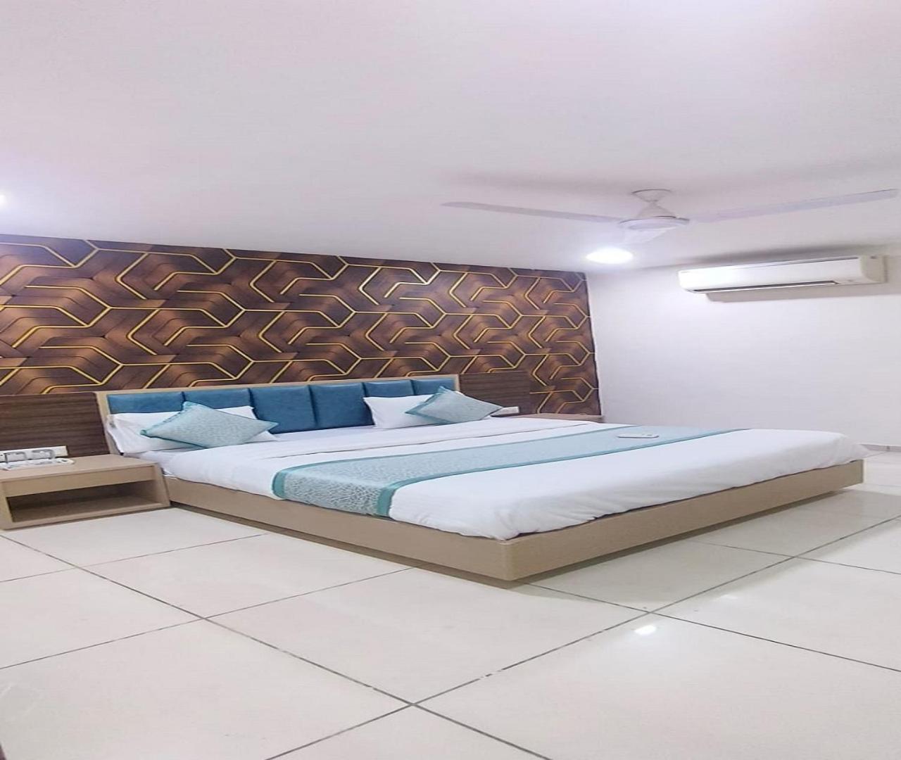 Hotel Nest View 阿穆达巴 外观 照片